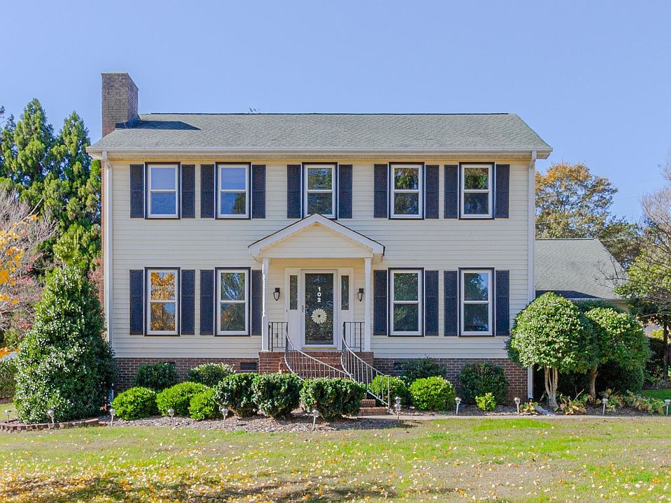 1st image of 102 Yorkshire Dr