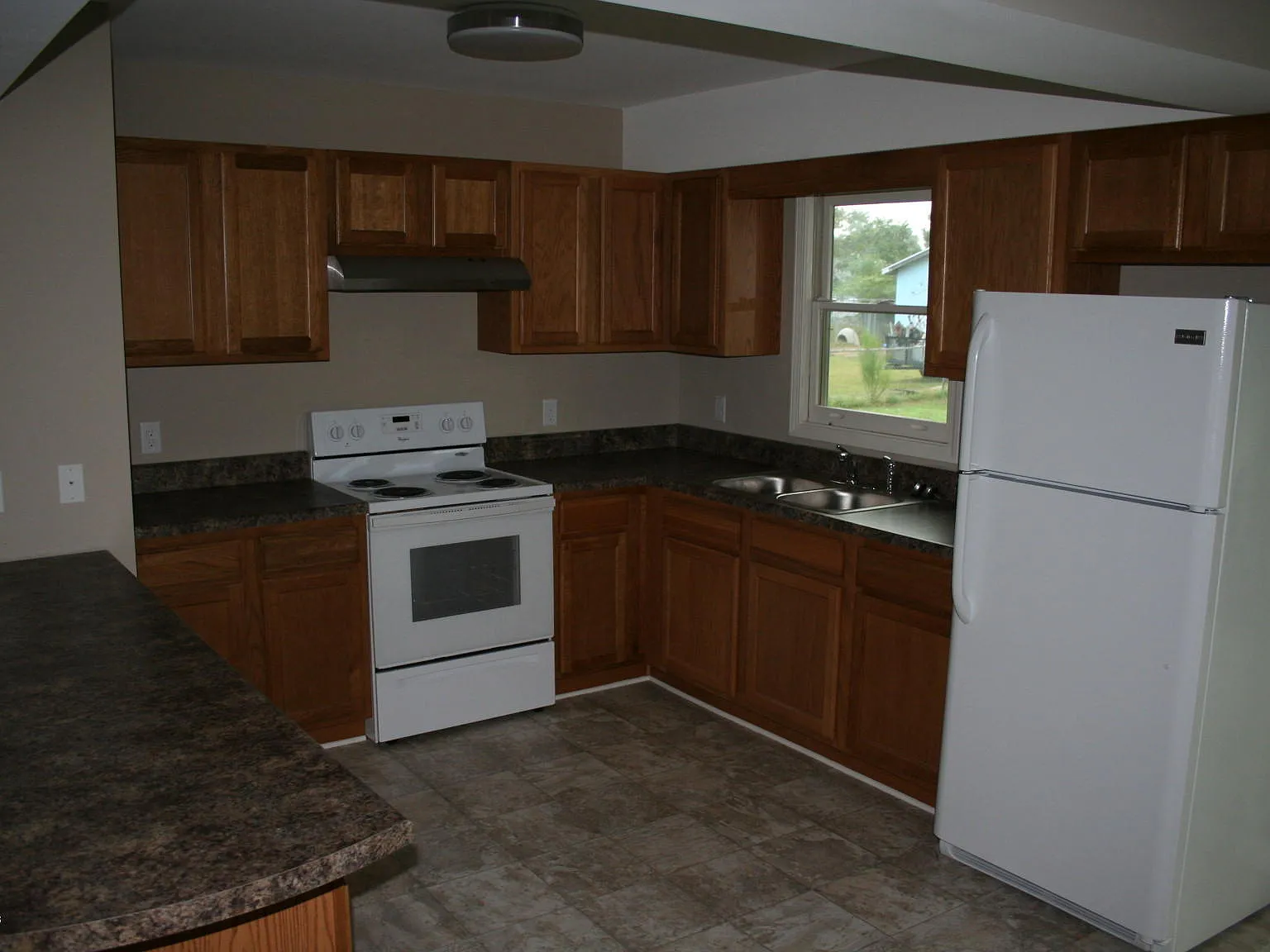 3 bed, 1.0 bath, $1,325 — Photo 3