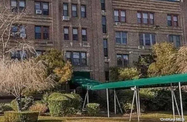 1st image of 29 Woodmere Boulevard #1a