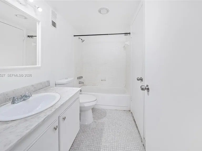 1300 NE Miami Gardens Dr #512E — Photo 7