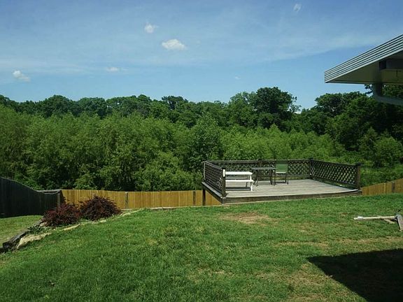 3rd image of 4606 Lakeshore Dr