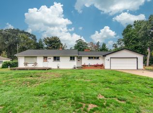 190 Rustic Cir, White Lake, MI 48386