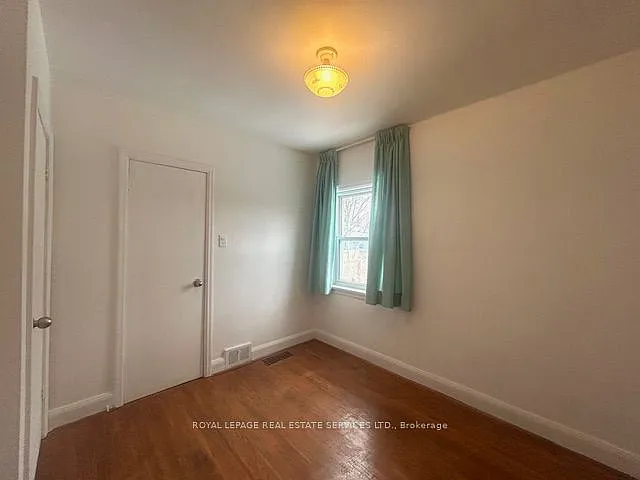 6 Hiawatha Pkwy #UPPER LEVEL — Photo 16