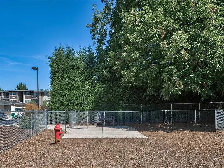 Ecco Apartments — Photo 25