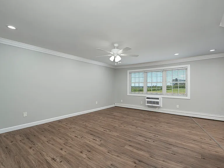 Fairfield Waterside At Sayville — Photo 33