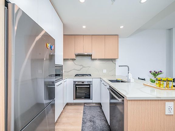 3rd image of 567 Clarke Rd #1109