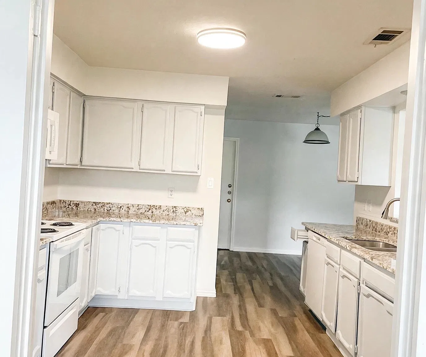 3 bed, 1741 sqft, $2,200 — Photo 3