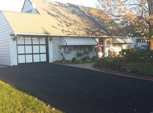 70 Jewel Ln, Levittown, PA 19055