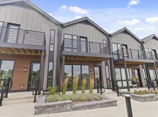 9352 S Alder Pl #105, Oak Creek, WI