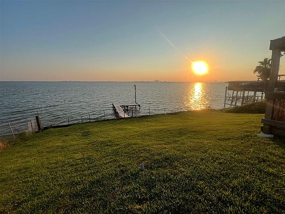 3rd image of 2646 Bay Oaks Harbor Dr