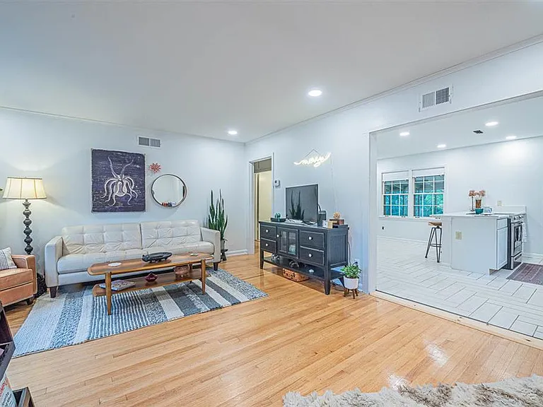 1639 Ivy Rd — Photo 7