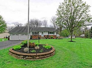 2 Elizabeth Dr, Voorheesville, NY 12186