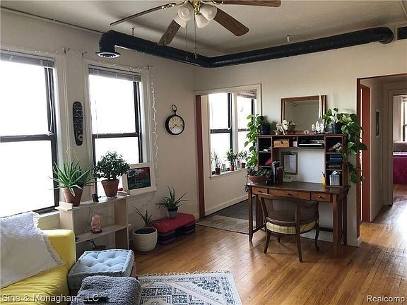 5th image of 15224 E Jefferson Ave