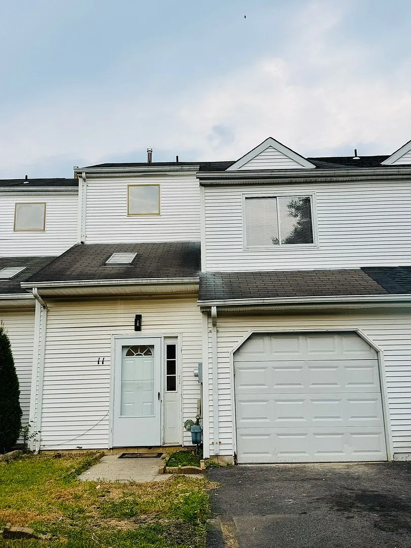 Perfect Townhouse Rental in Sicklerville! — Photo 1