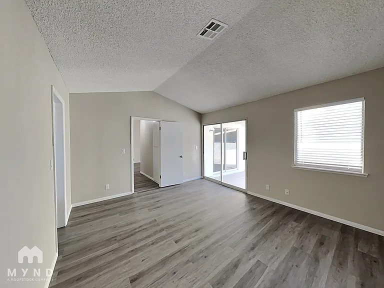 5825 Goodsprings Ct — Photo 16