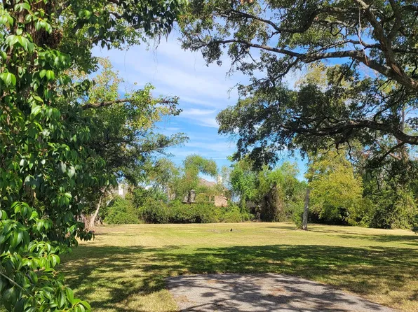 1018 E Meyer Rd, Seabrook, TX 77586