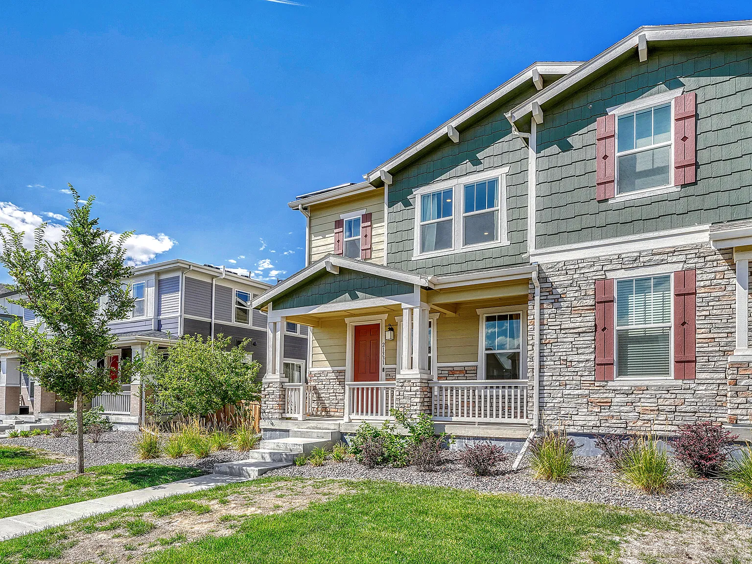Charming 3-Bed Home in Painted Prairie — Photo 2
