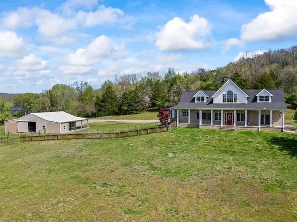 216 Old Wolf Hill Rd, Bethpage, TN 37022