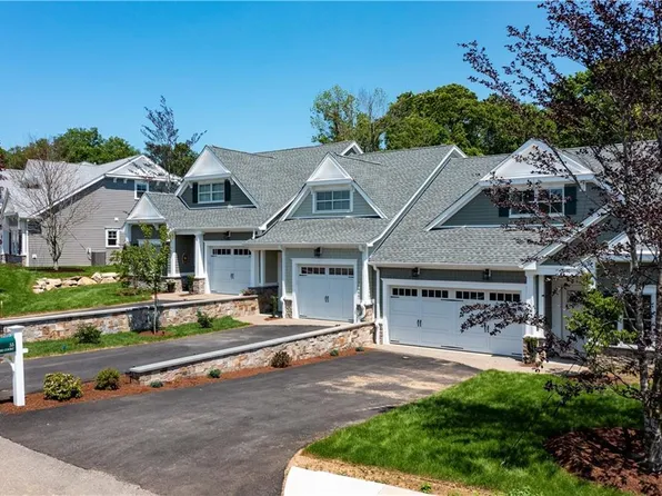 44 Travelers Ct Unit 34, East Greenwich, RI 02818