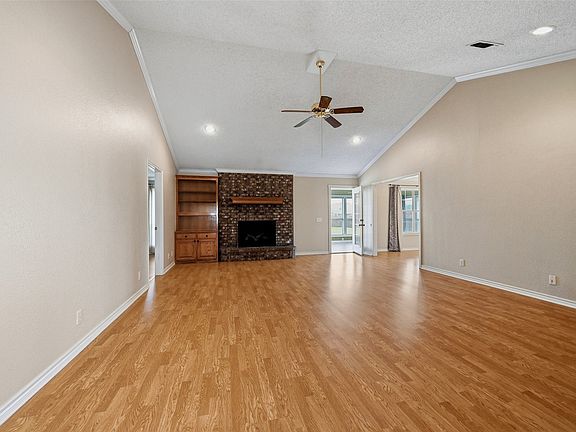 5th image of 2502 Evelyn Rd
