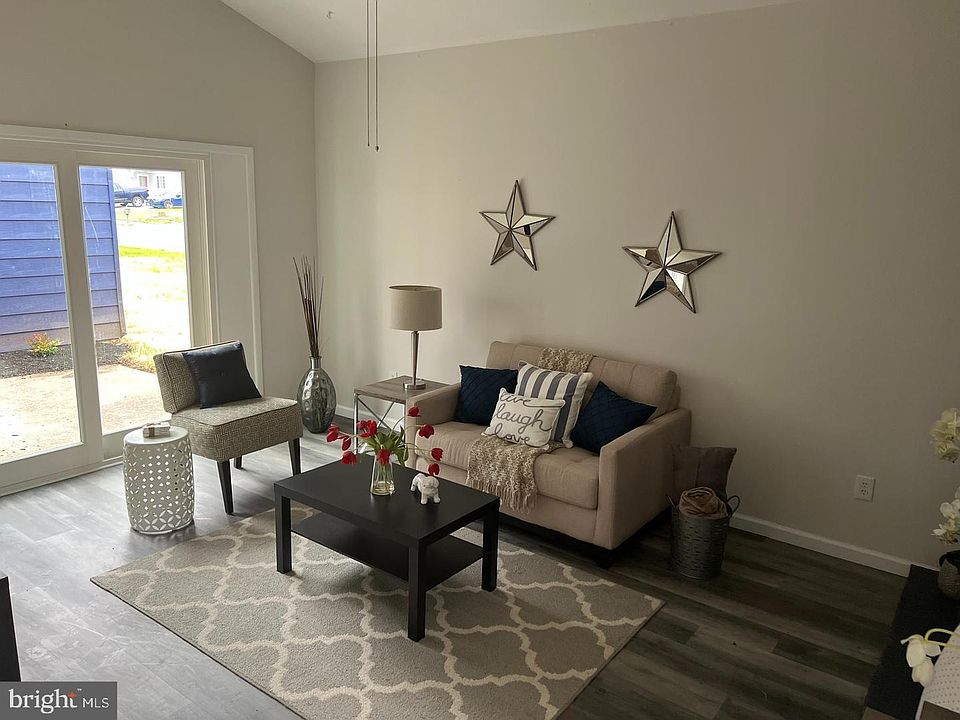 2nd image of 11 Sassafras Ln