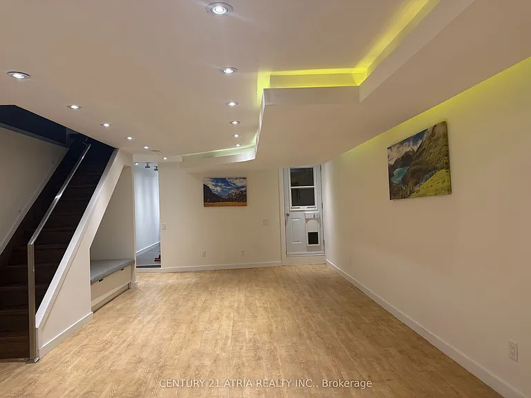 10 Palmerston Ave — Photo 40