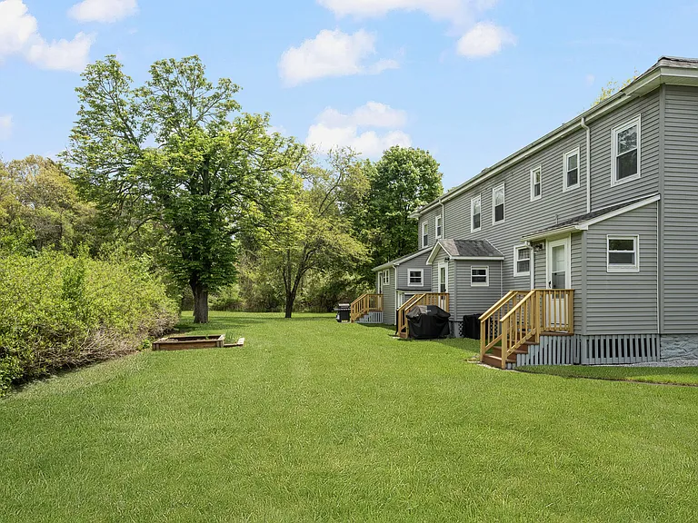 6 Boys Ave — Photo 25