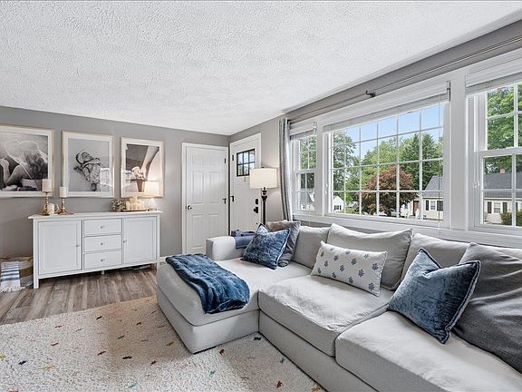 4th image of 4 Sprucewood Avenue