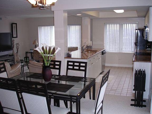 4th image of 811 Chicago Ave APT 501