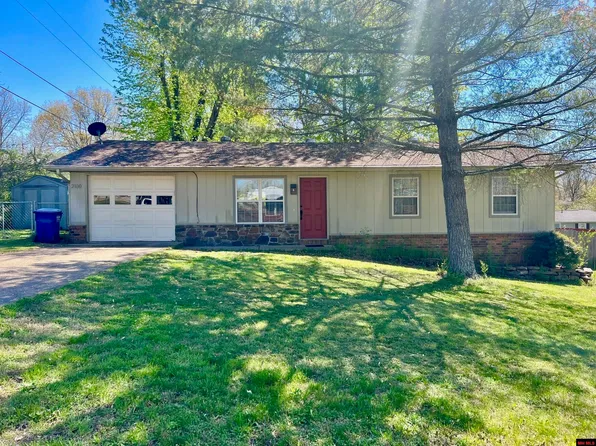 2100 Driftwood Dr, Mountain Home, AR 72653
