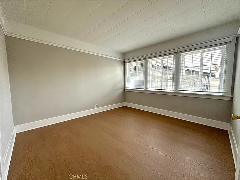 4656 Oakwood Ave — Photo 7
