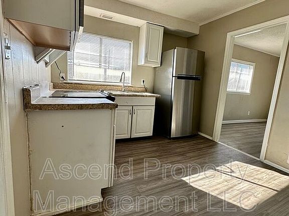 3rd image of 508 Buckley St Unit D