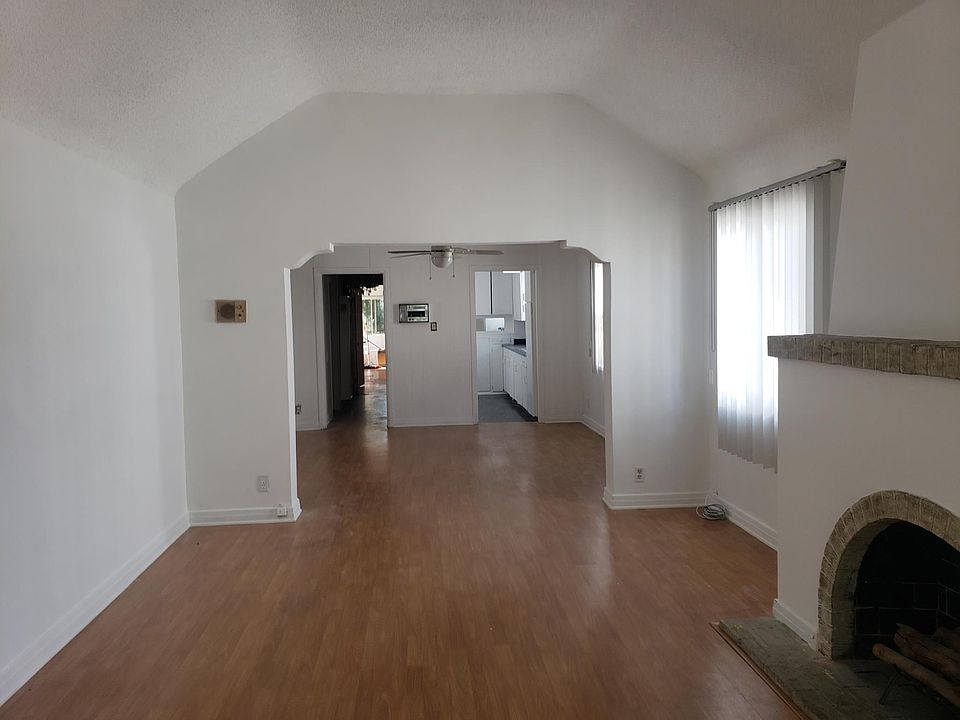 2nd image of 2855 Vineyard Ave