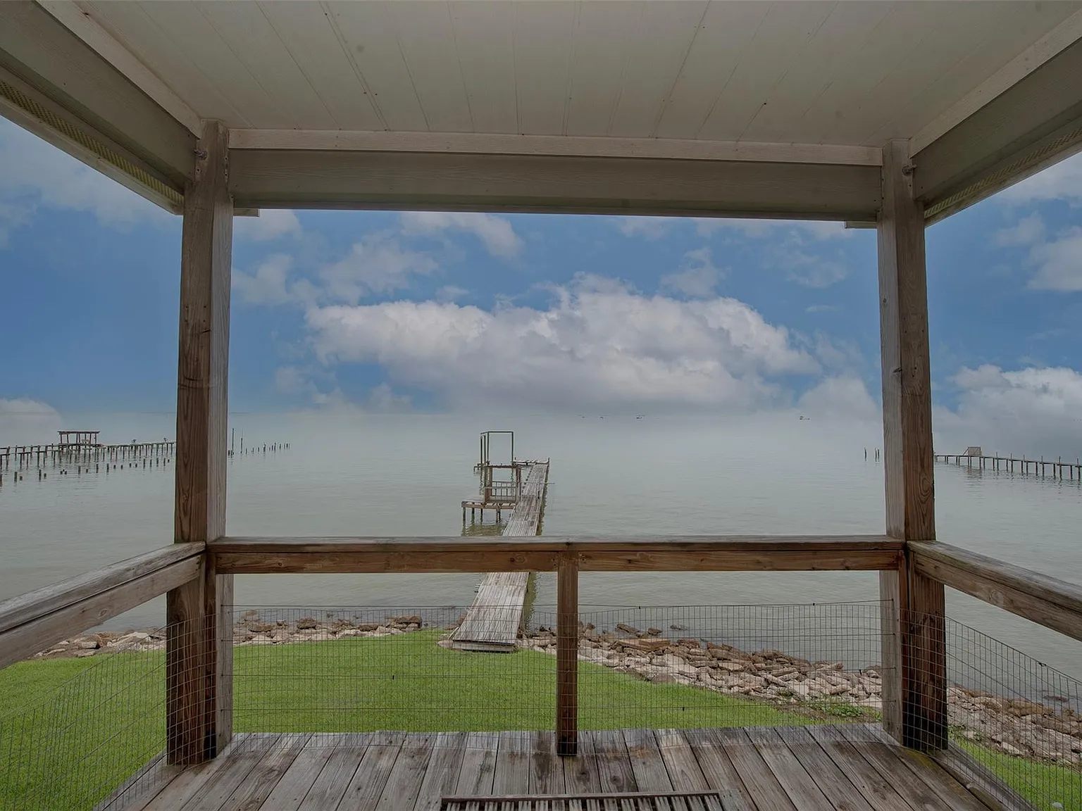 3 bed, 3.5 bath, 1901 sqft, $3,600 — Photo 2