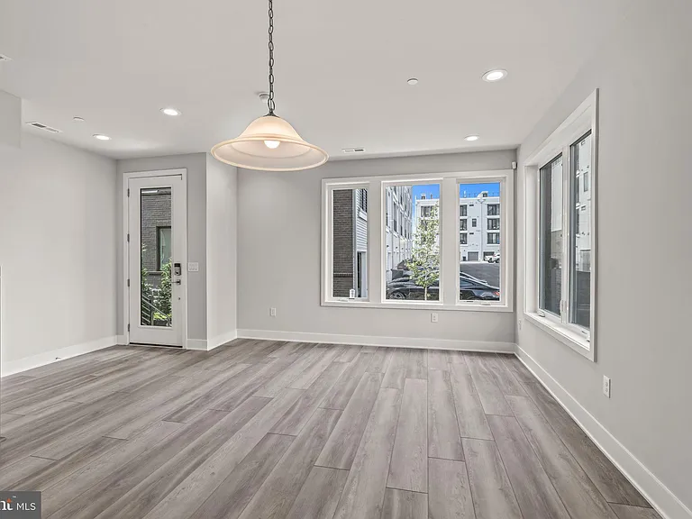 701 Brewster Aly #65 — Photo 6