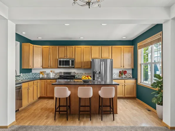 1671 Village Trl E Unit 2, Maplewood, MN 55109