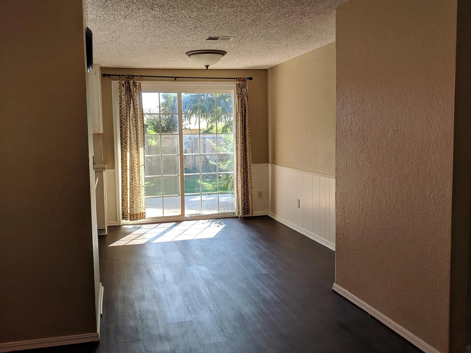 2 bed, 903 sqft, $1,000 — Photo 3