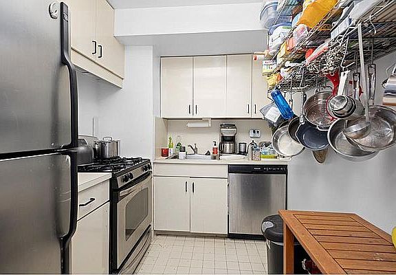 3rd image of 155 W 68th St APT 1704