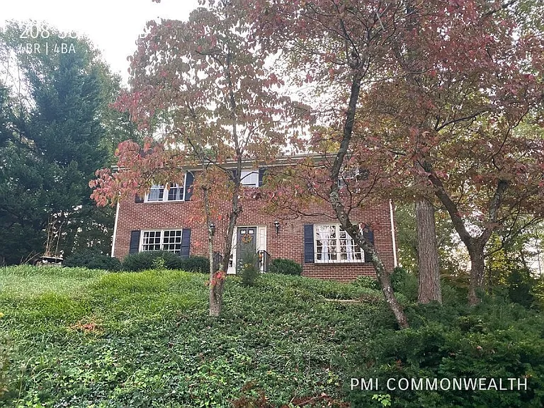 208 Surrey Rd — Photo 11