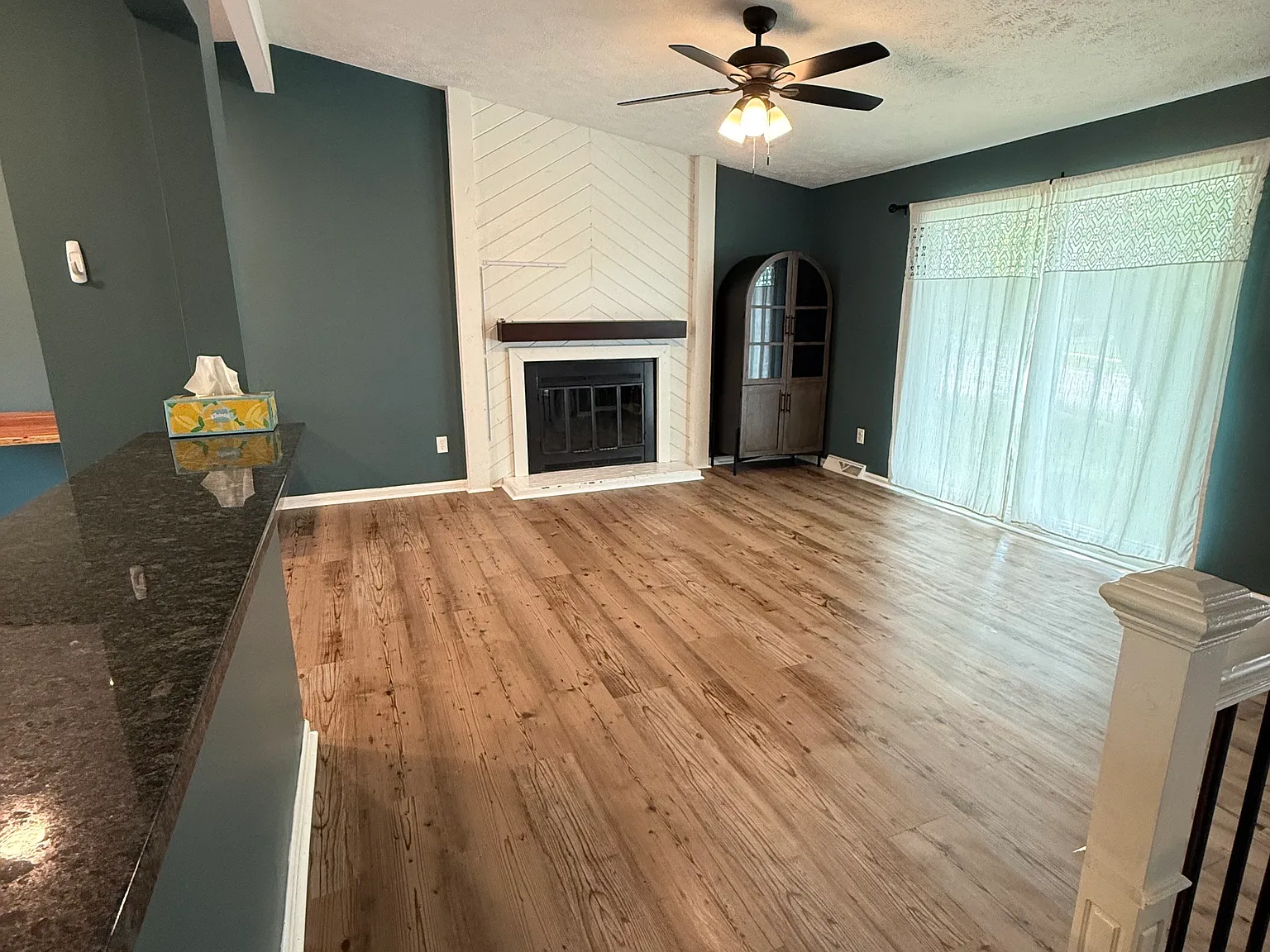 3 bed, 1667 sqft, $2,350 — Photo 2