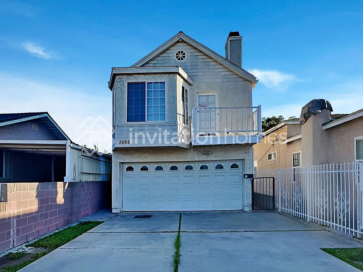 Photo 1 of 18 - 2666 E Jefferson St - Carson, CA Primary Photo - 2666 E Jefferson St