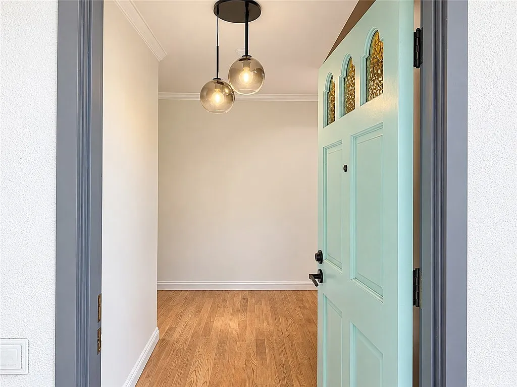 3 bed, 2265 sqft, $7,950 — Photo 3