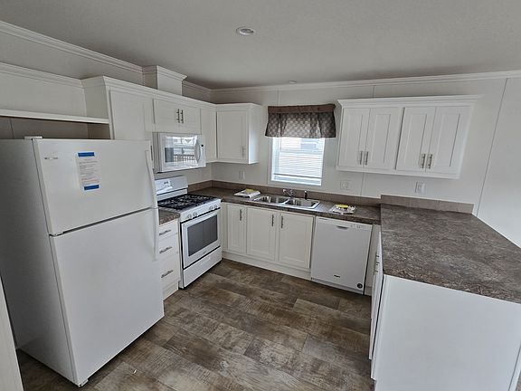 3rd image of 5425 Valley Dr Trailer 57