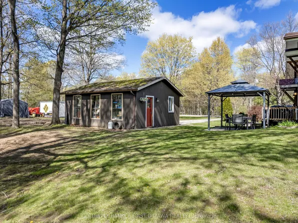 3 Tower Rd, Rideau Lakes, ON K0G 1L0