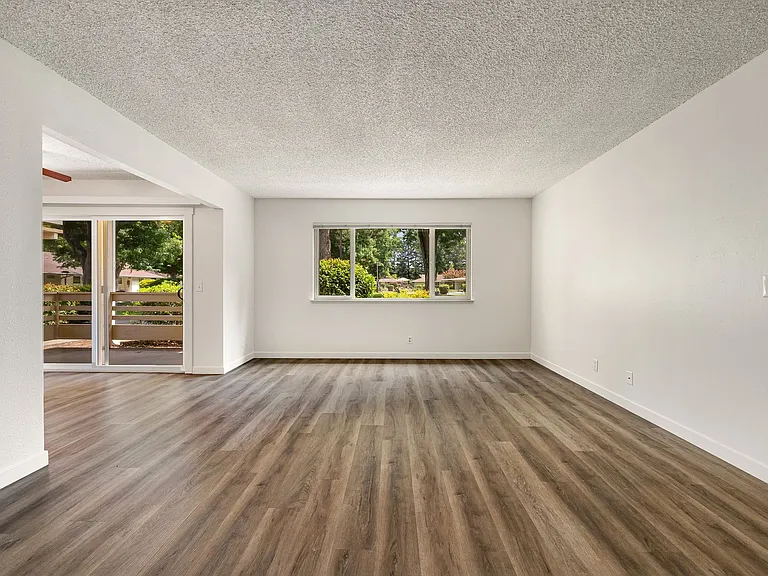 Lassen Villa Apartments — Photo 52
