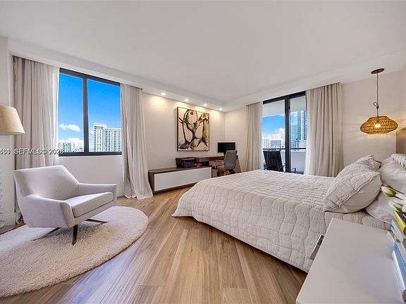 5th image of 1581 Brickell Ave APT 506