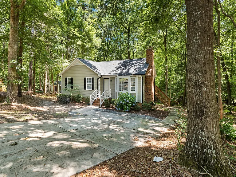 3921 Bamburgh Ln — Photo 4