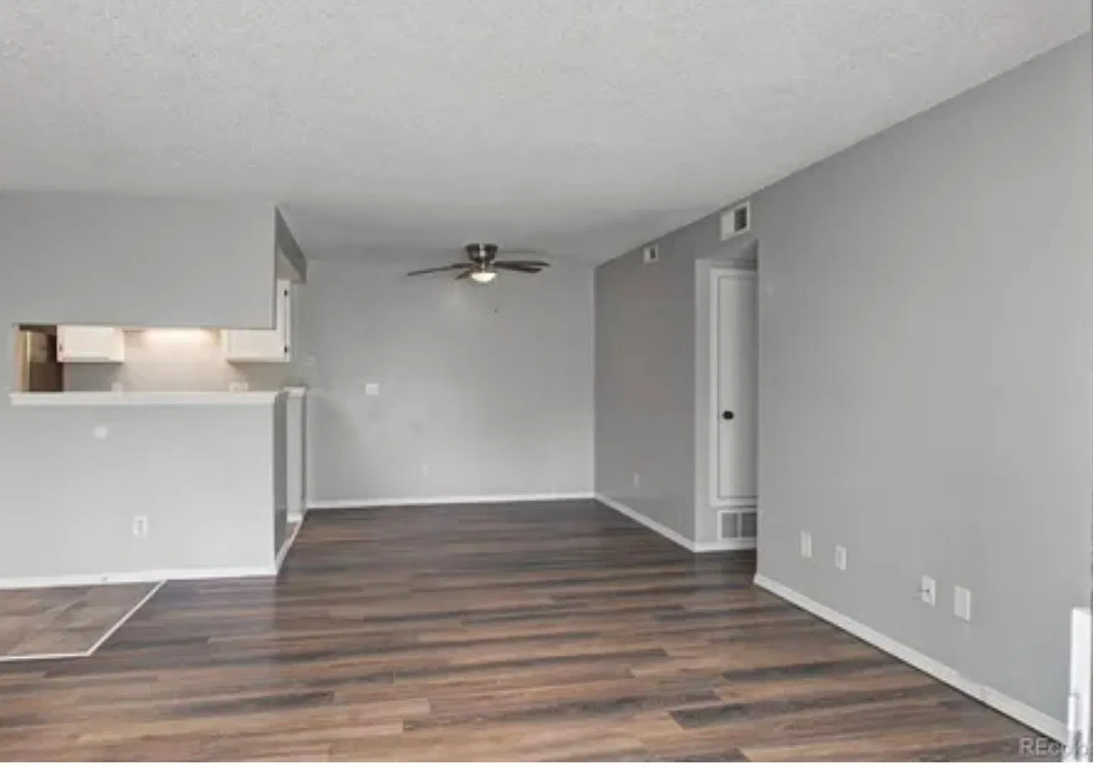Spacious 3BDR/2BA Apartment near Aurora Town Center In -Unit W/D included! — Photo 2