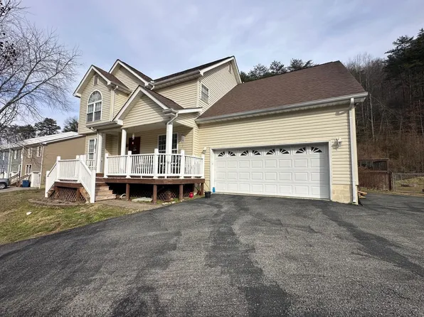 490 Ponderosa Dr, Paintsville, KY 41240