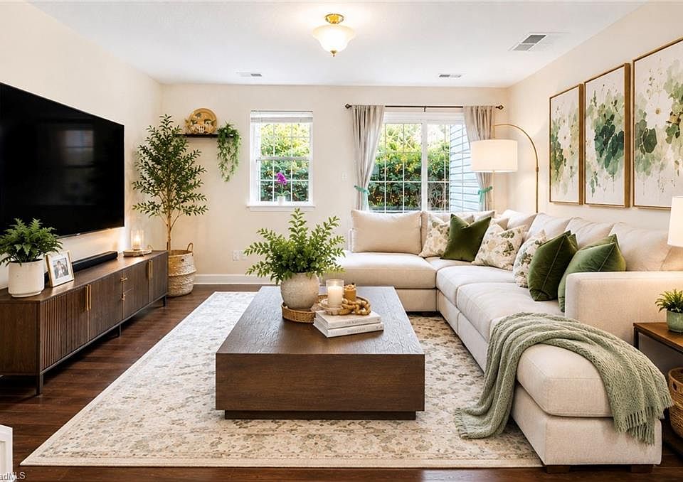 1st image of 140 Tannenbaum Cir